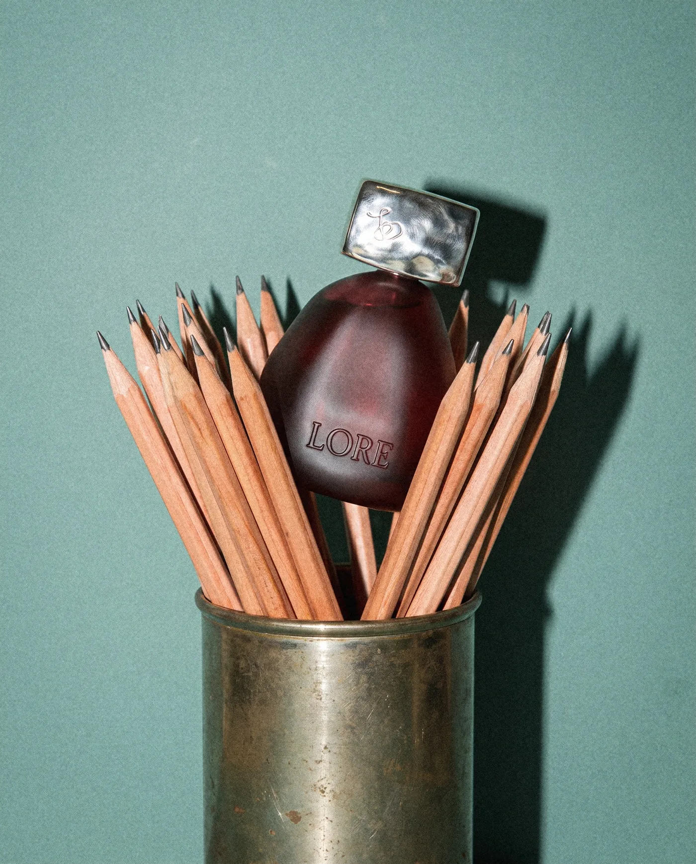 Two months, two stories, 06_flacon pot crayons